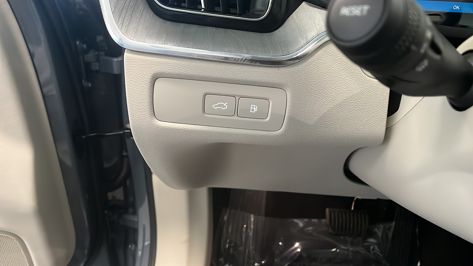 2024 Volvo XC60 Recharge Plug-In Hybrid T8 Plus Dark Theme 15