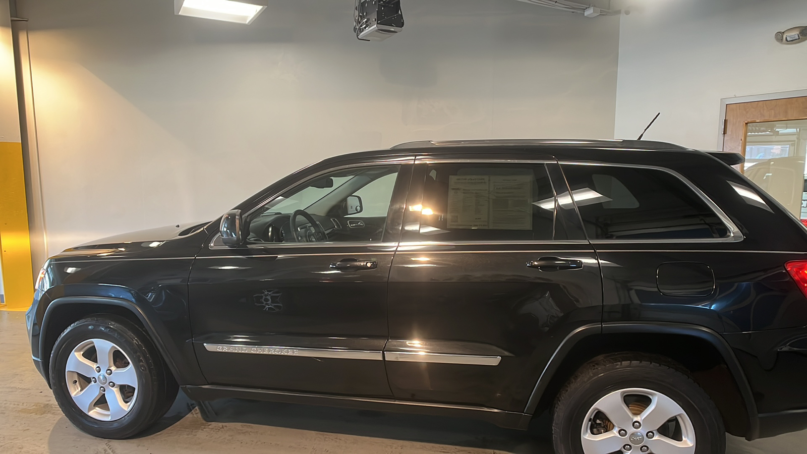 2012 Jeep Grand Cherokee Laredo 2