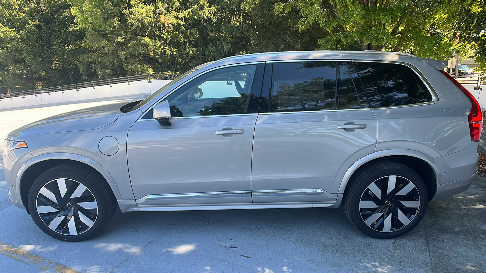 2025 Volvo XC90 Plug-In Hybrid T8 Plus 2