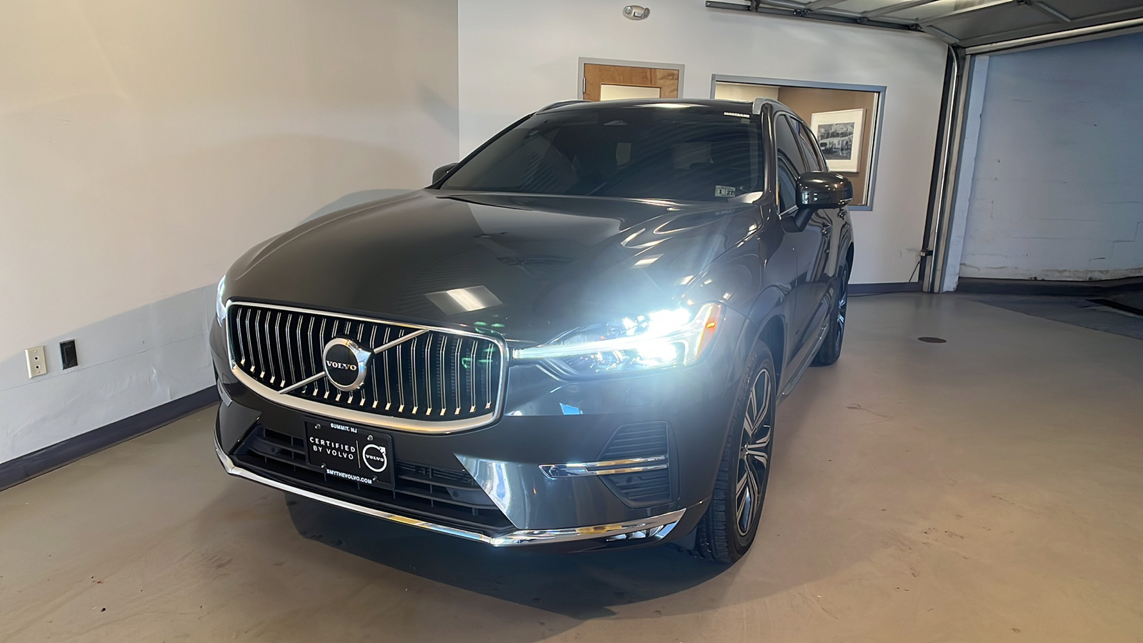 2022 Volvo XC60 B5 Inscription 1