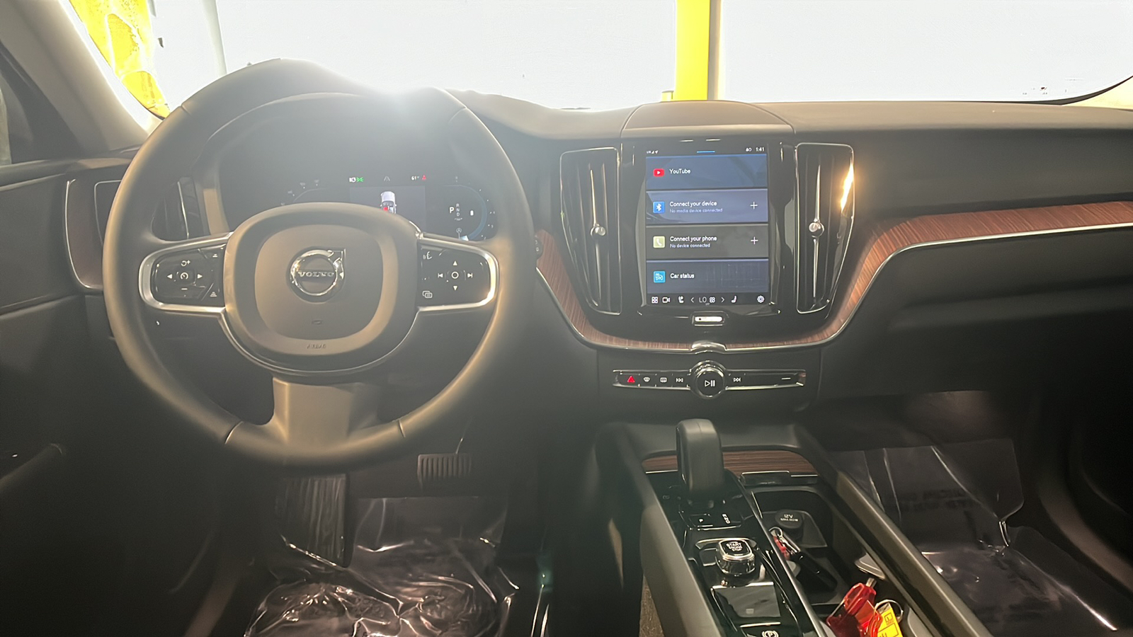 2023 Volvo XC60 B5 Plus Dark Theme 5