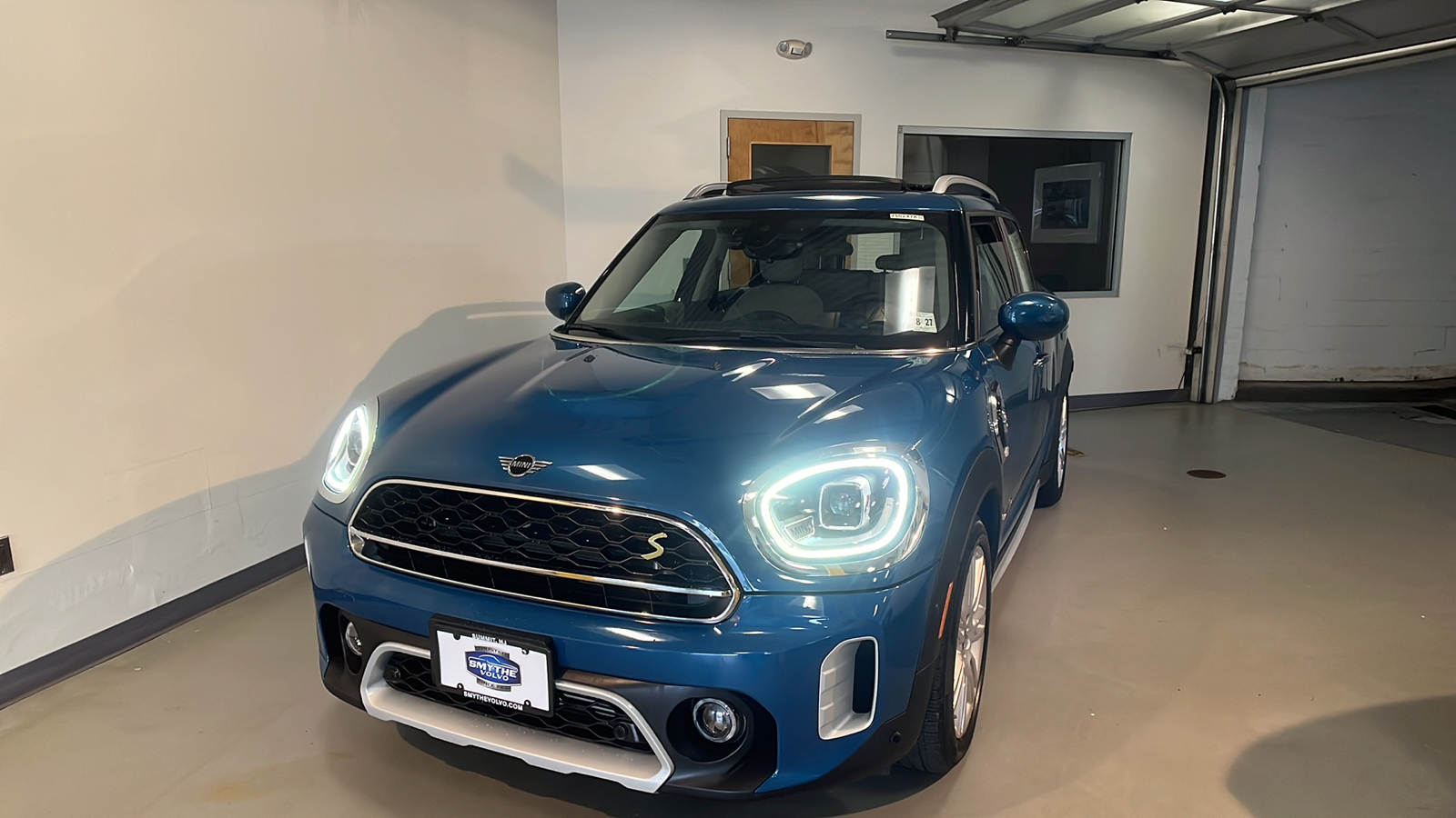 2022 MINI Cooper Countryman Iconic 1