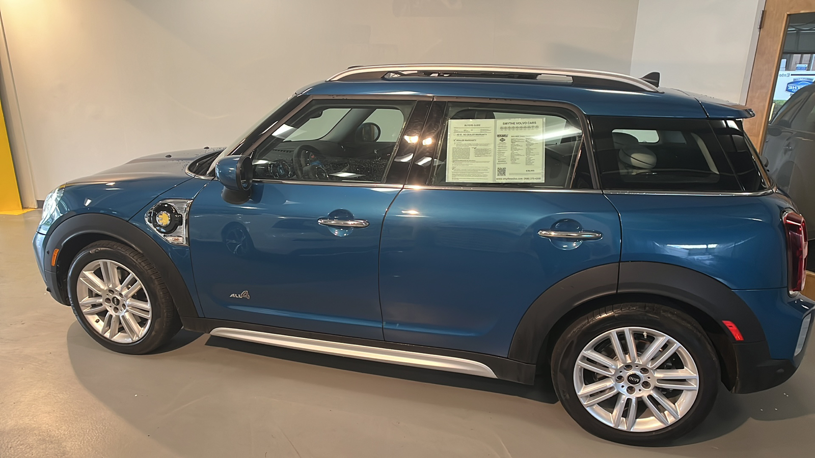 2022 MINI Cooper Countryman Iconic 2