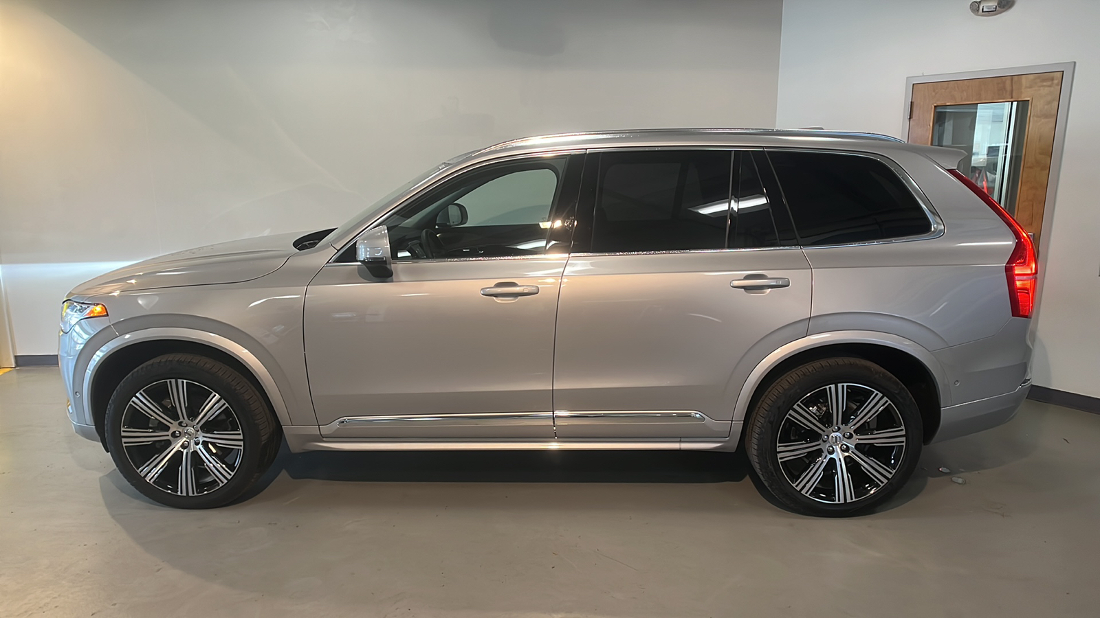 2025 Volvo XC90 B6 Plus 6-Seater 2