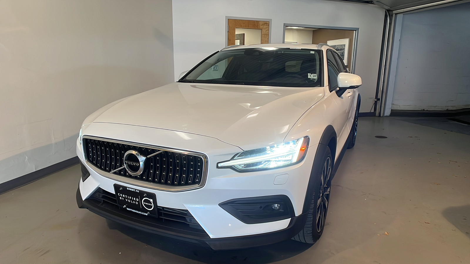 2022 Volvo V60 Cross Country T5 1