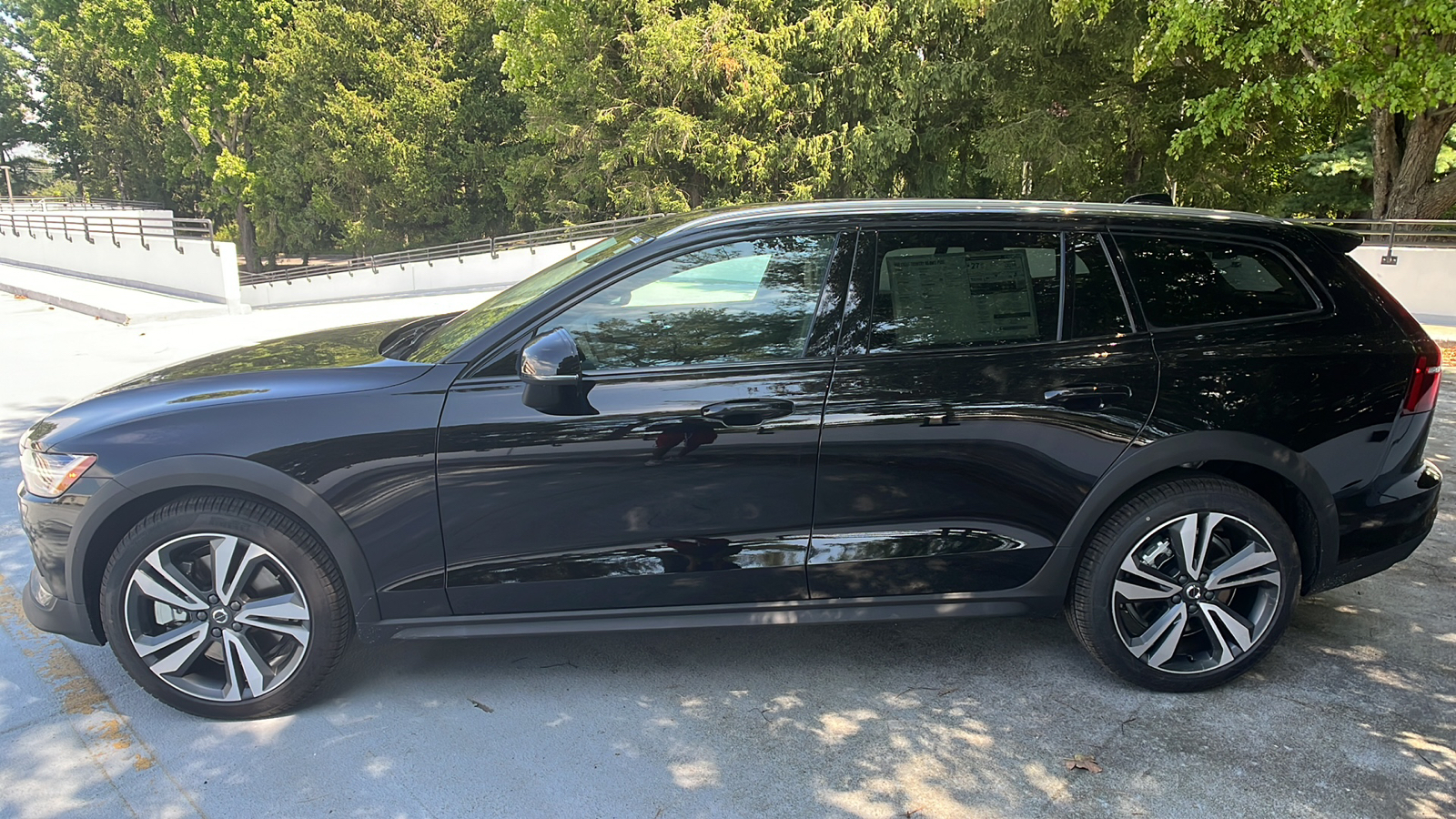 2025 Volvo V60 Cross Country B5 Plus 2