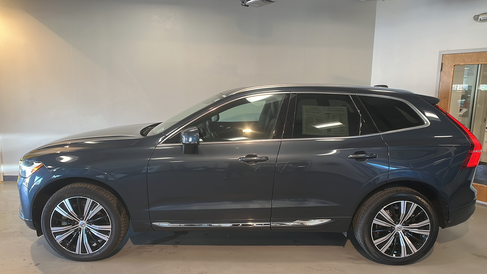 2022 Volvo XC60 B6 Inscription 2