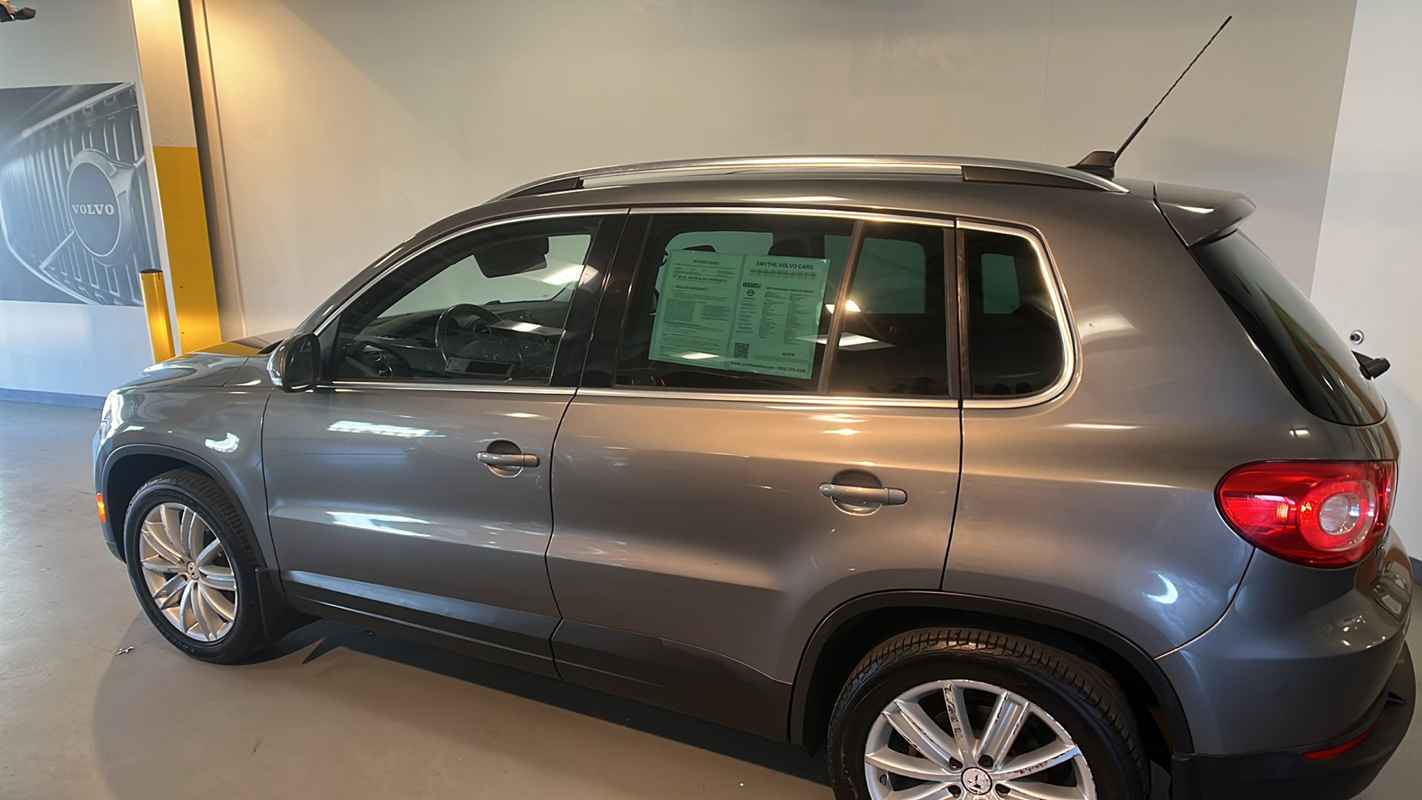 2011 Volkswagen Tiguan SE 2