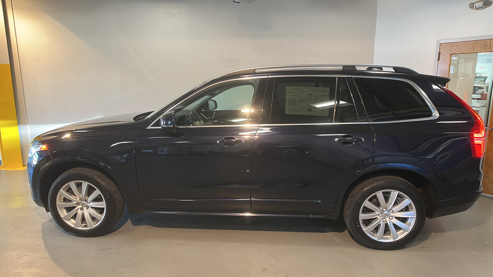 2016 Volvo XC90 T6 Momentum 2