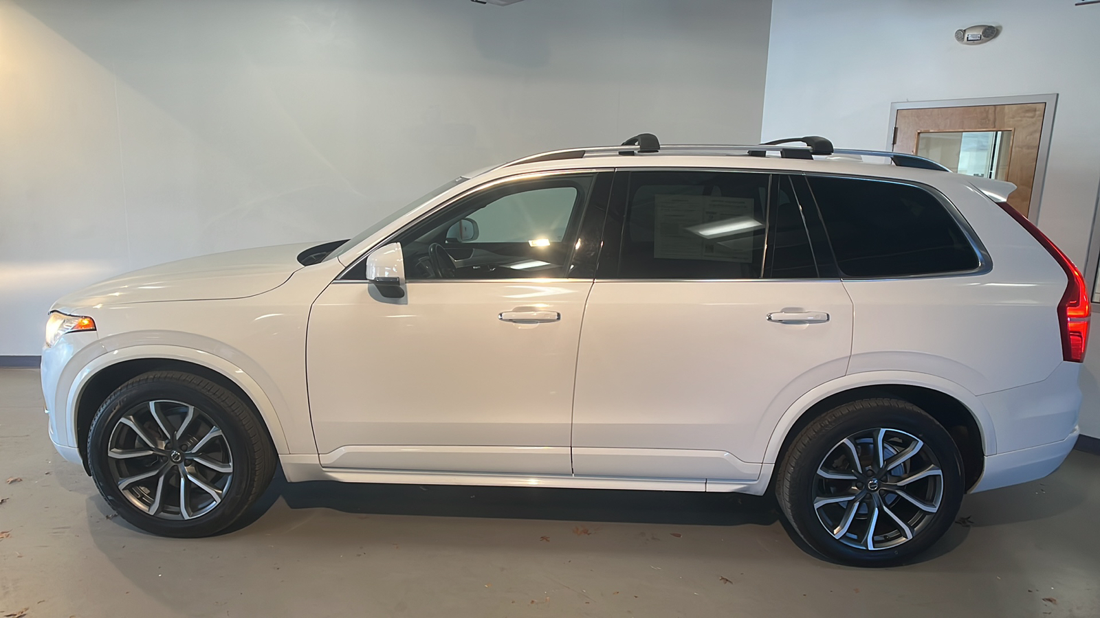 2016 Volvo XC90 T6 Momentum 2