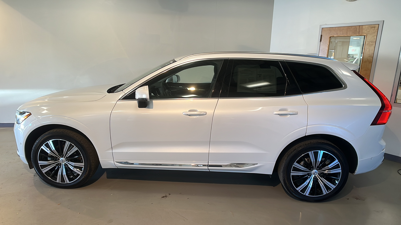 2022 Volvo XC60 B5 Inscription 2