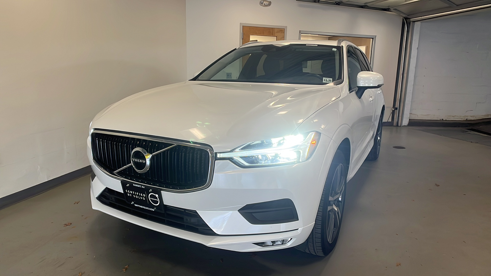 2021 Volvo XC60 T6 Momentum 1