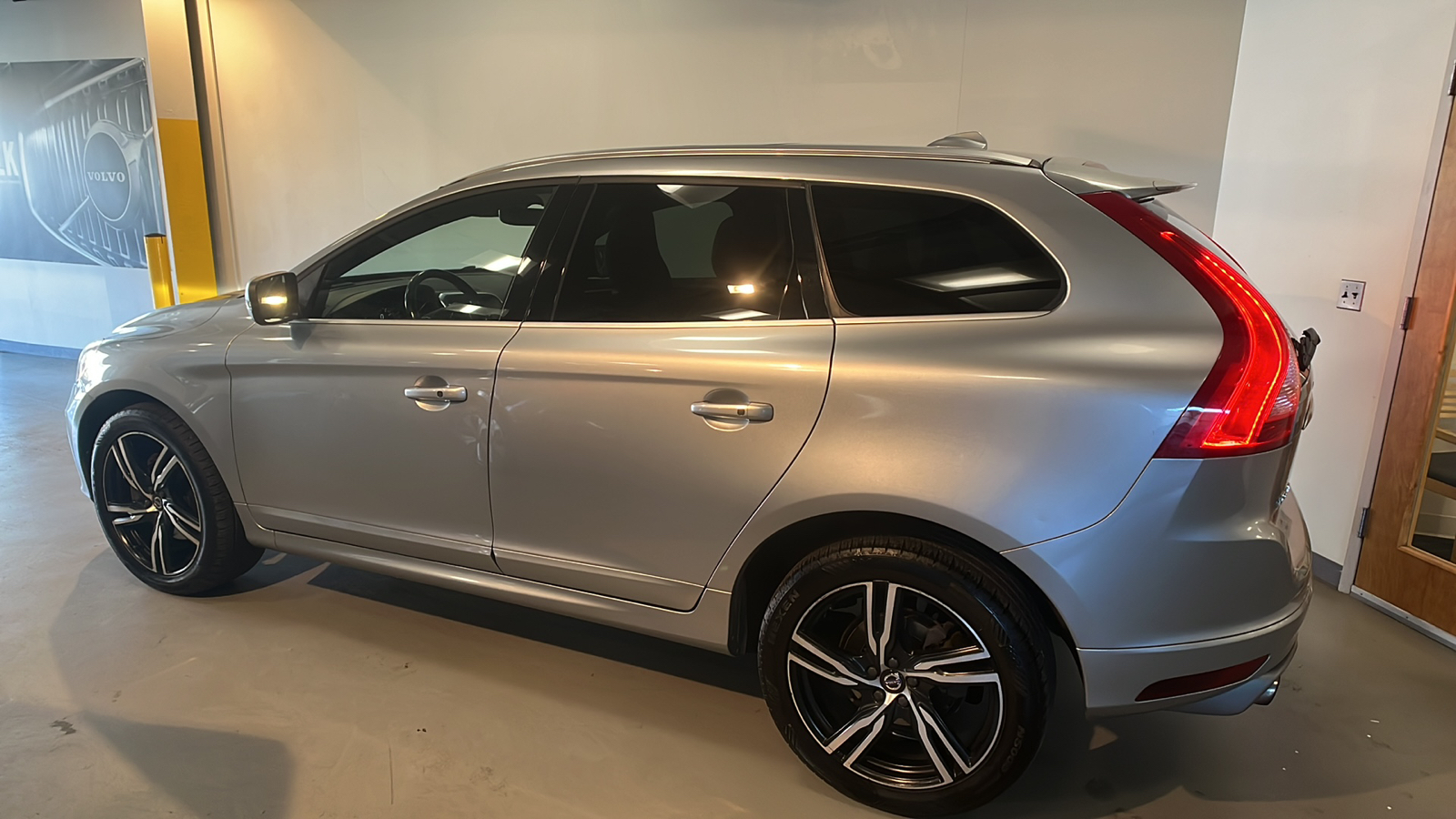 2017 Volvo XC60 T6 R-Design 2