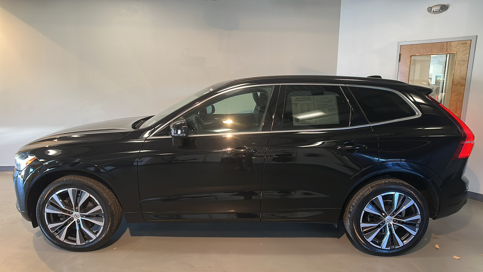 2022 Volvo XC60 B5 Momentum 2