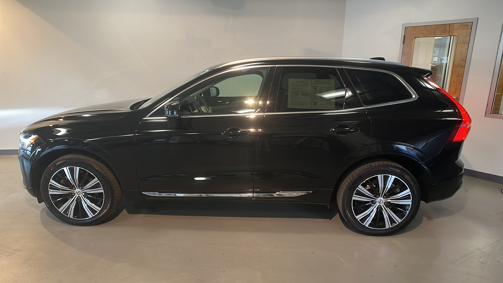 2022 Volvo XC60 B6 Inscription 2