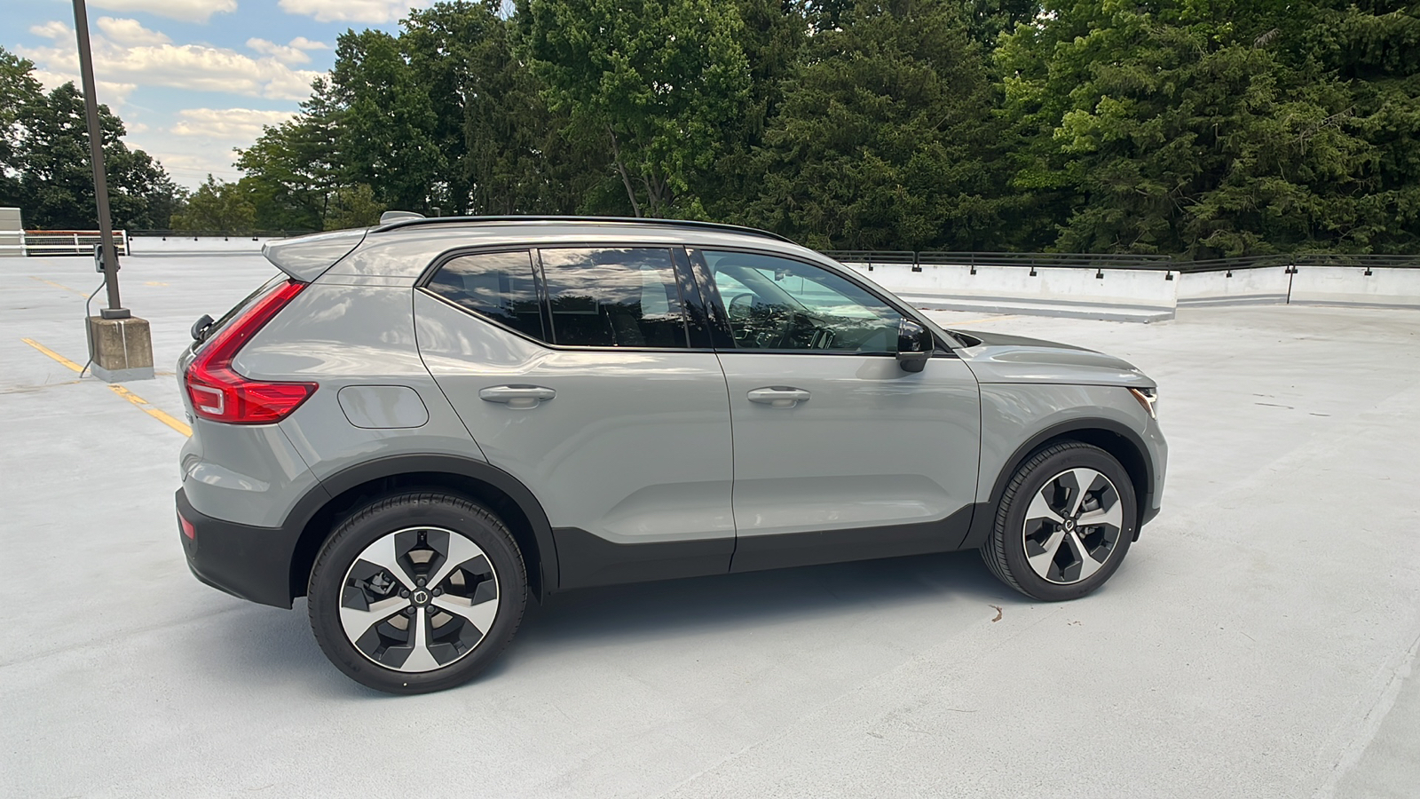 2025 Volvo XC40 B5 Plus Dark Theme 7