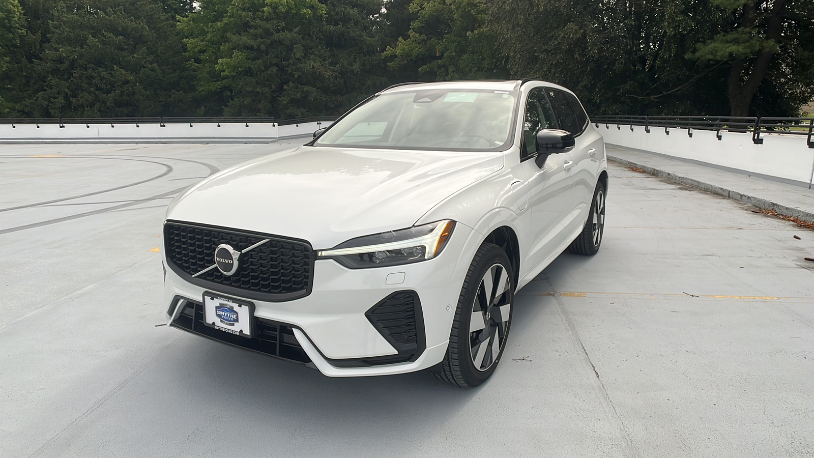 2025 Volvo XC60 Plug-In Hybrid T8 Plus 1