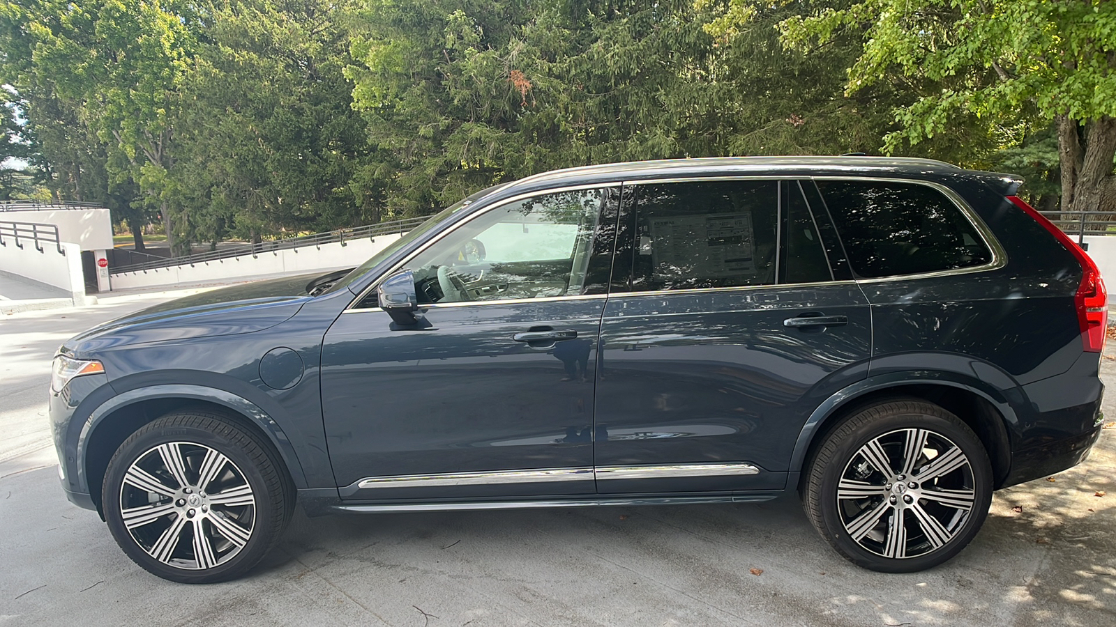 2025 Volvo XC90 Plug-In Hybrid T8 Plus 2