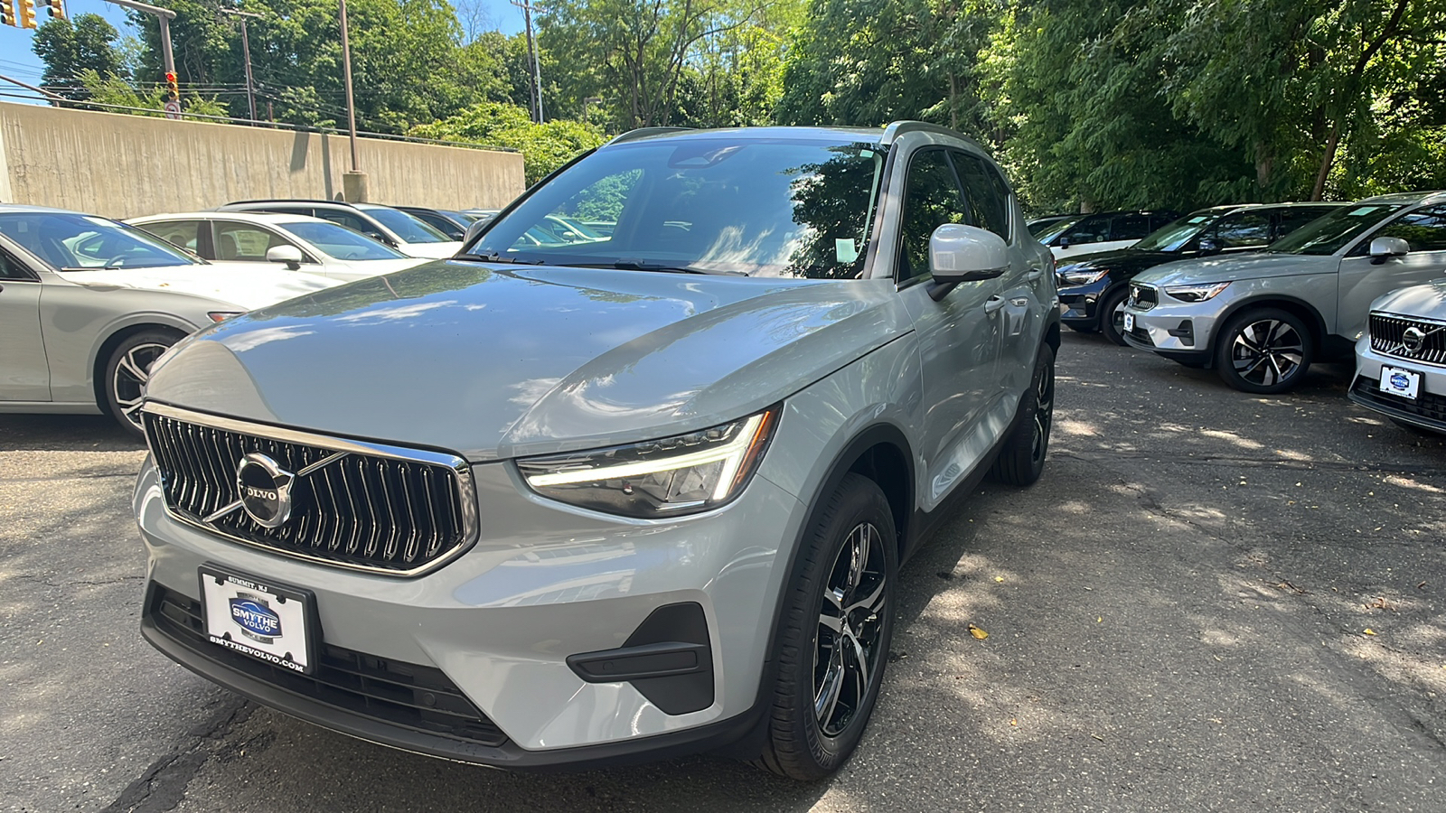 2025 Volvo XC40 B5 Core 1