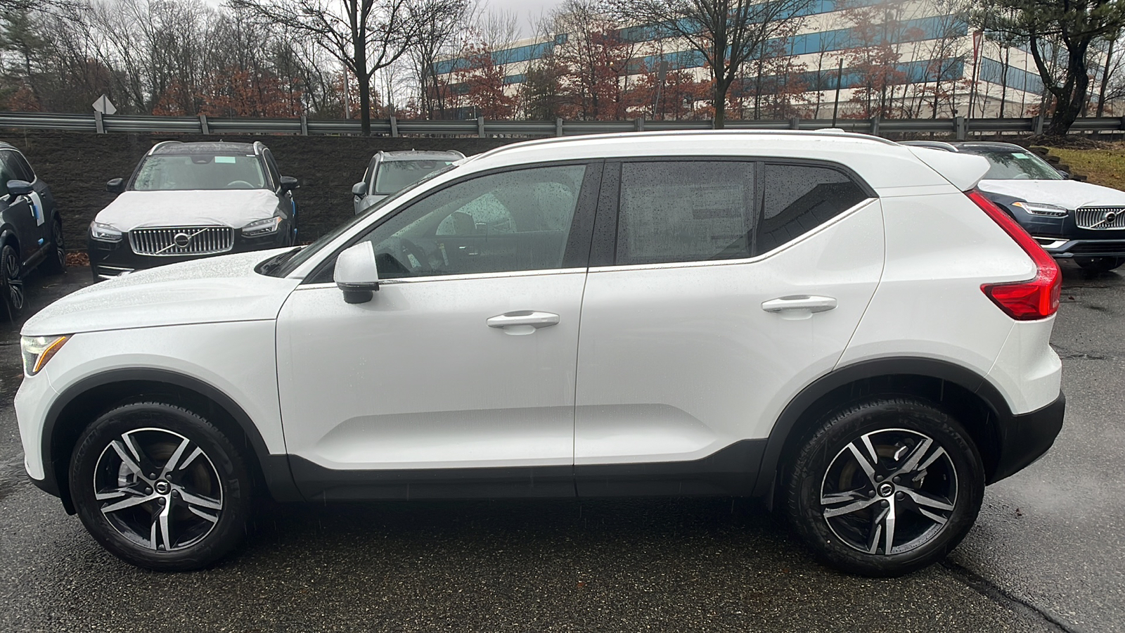 2025 Volvo XC40 B5 Core 2