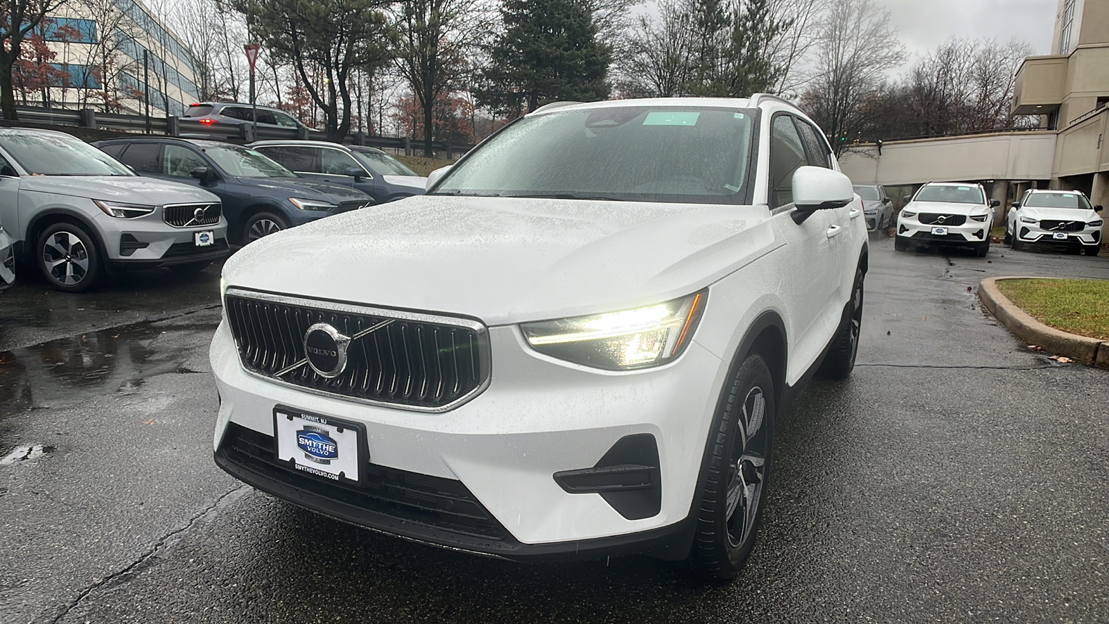 2025 Volvo XC40 B5 Core 1