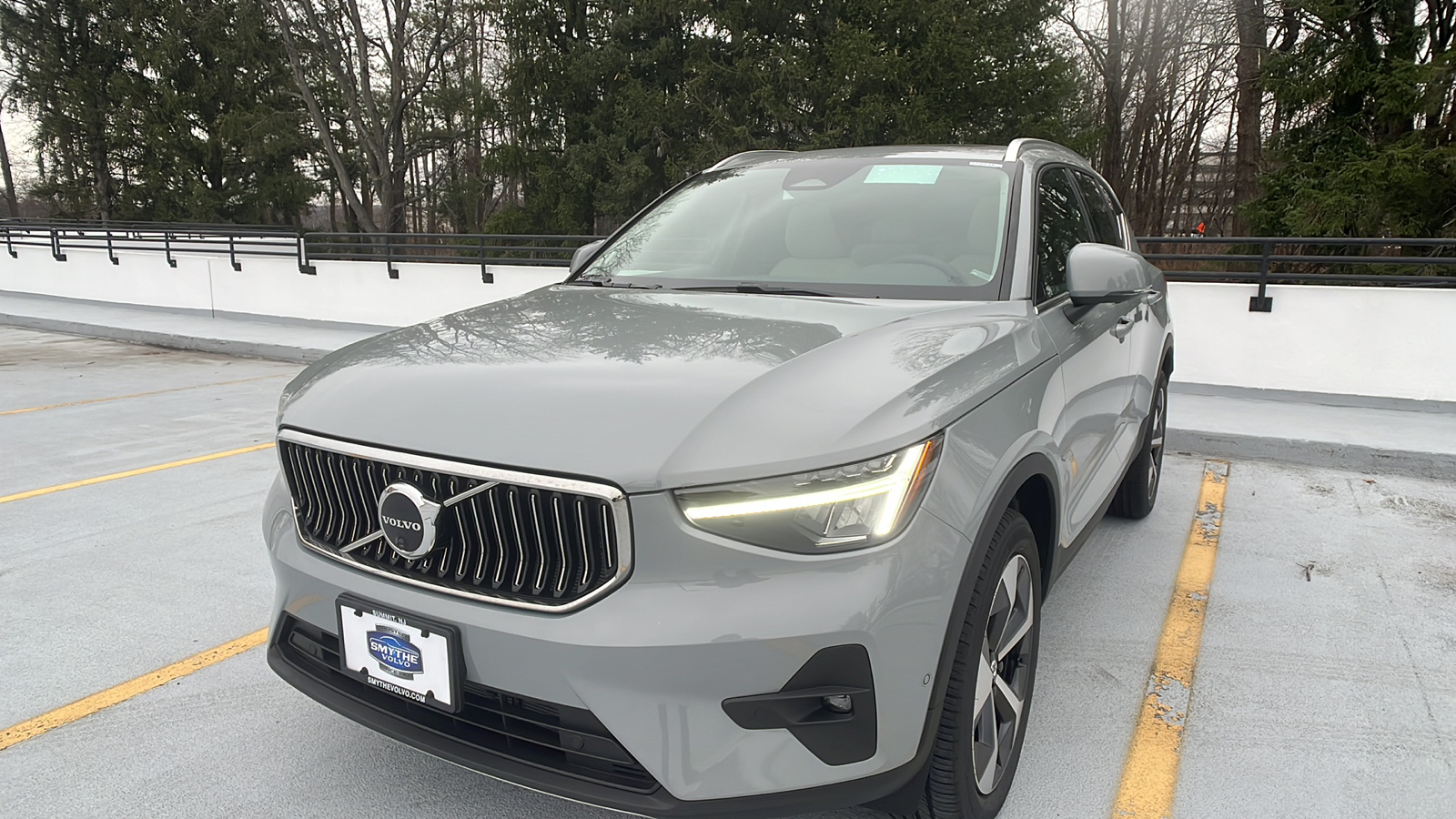 2025 Volvo XC40 B5 Plus Bright Theme 1