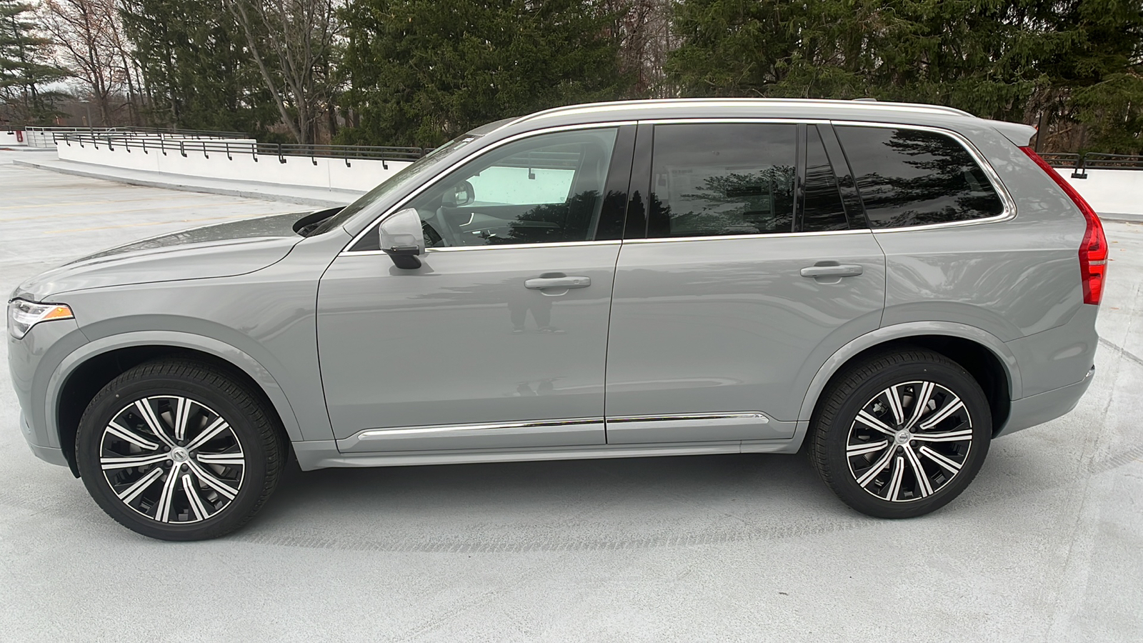 2025 Volvo XC90 B5 Core 2