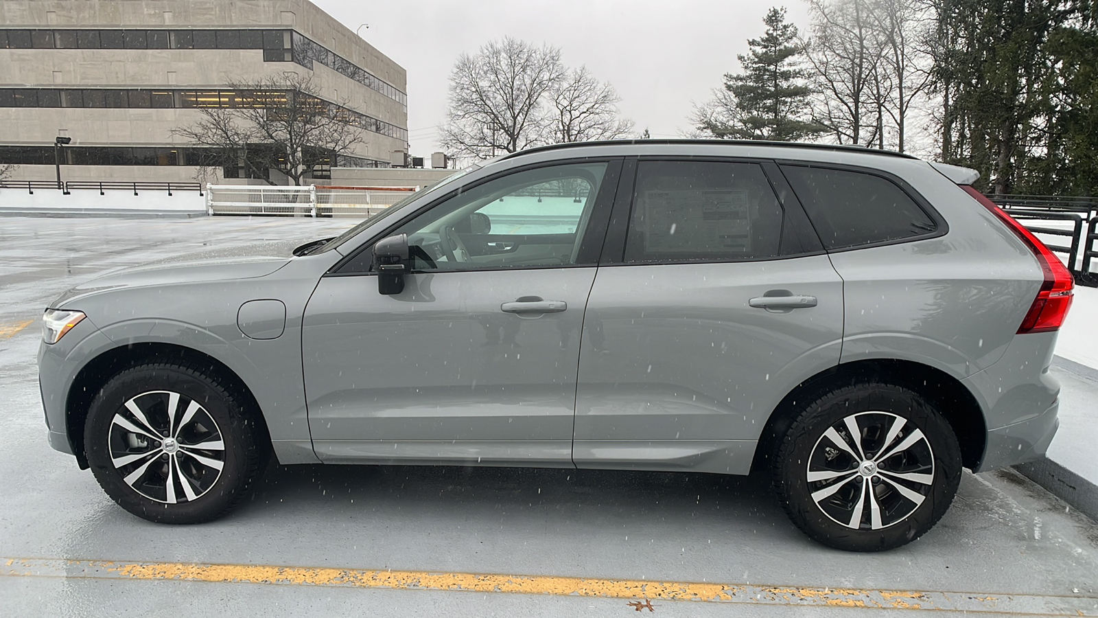 2025 Volvo XC60 Plug-In Hybrid T8 Core 2