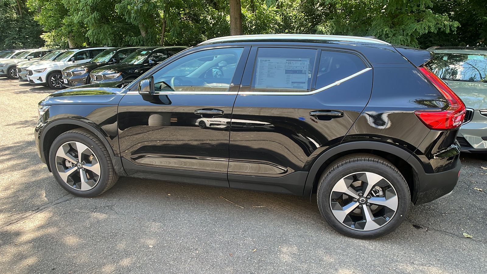 2025 Volvo XC40 B5 Core 2