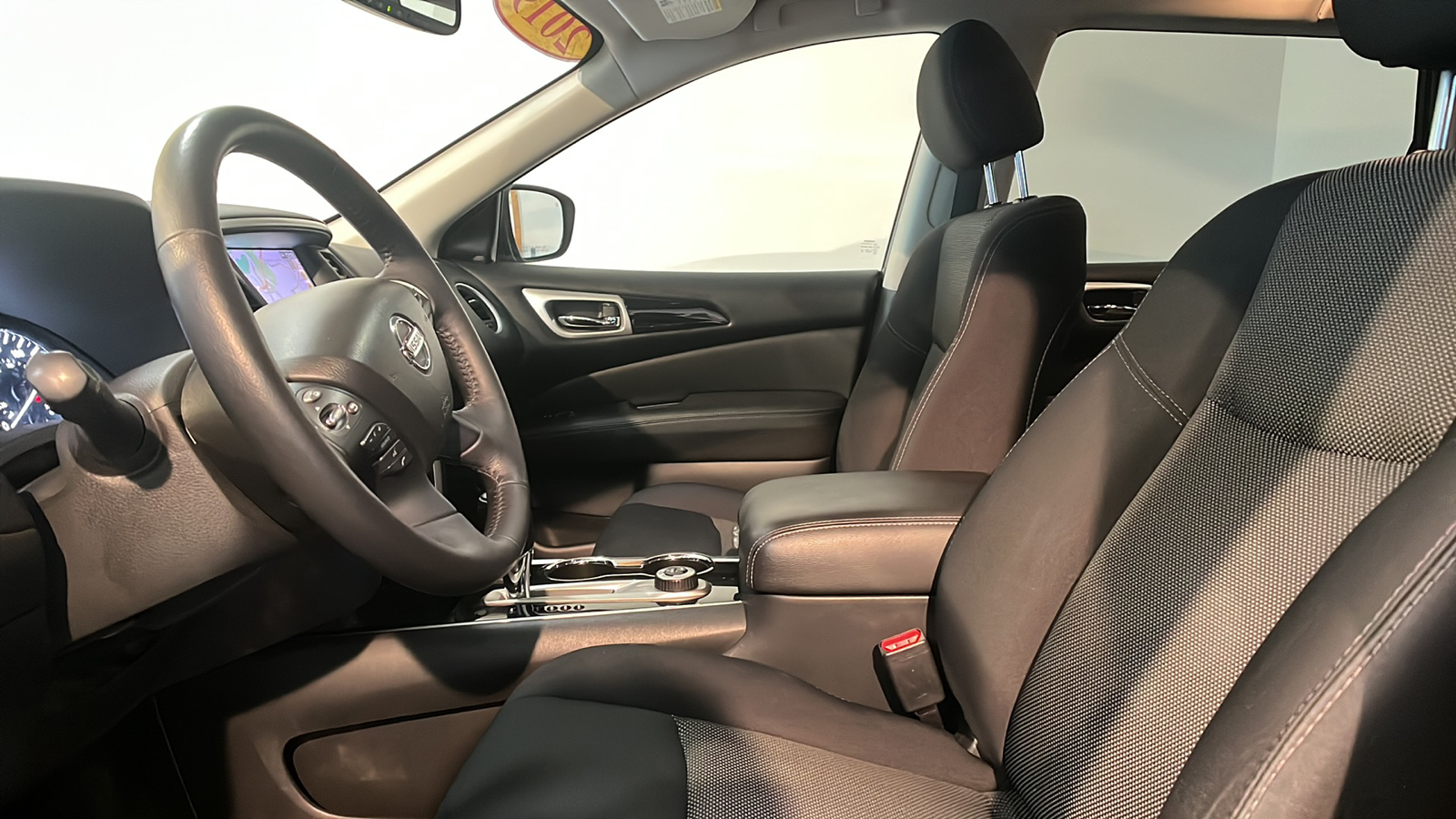 2019 Nissan Pathfinder SV 14