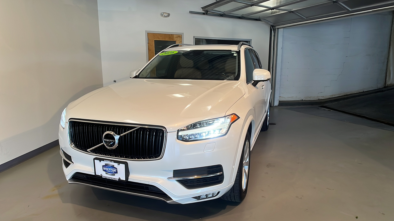 2016 Volvo XC90 T6 Momentum 1