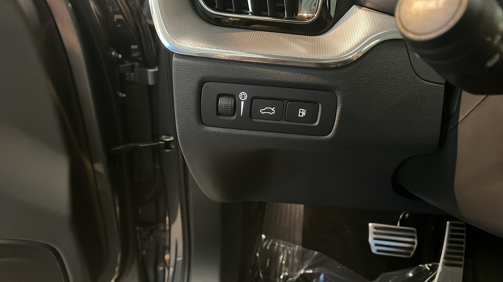 2021 Volvo XC60 Recharge Plug-In Hybrid T8 R-Design 12
