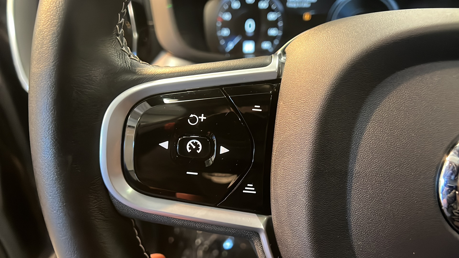 2021 Volvo XC60 Recharge Plug-In Hybrid T8 R-Design 13