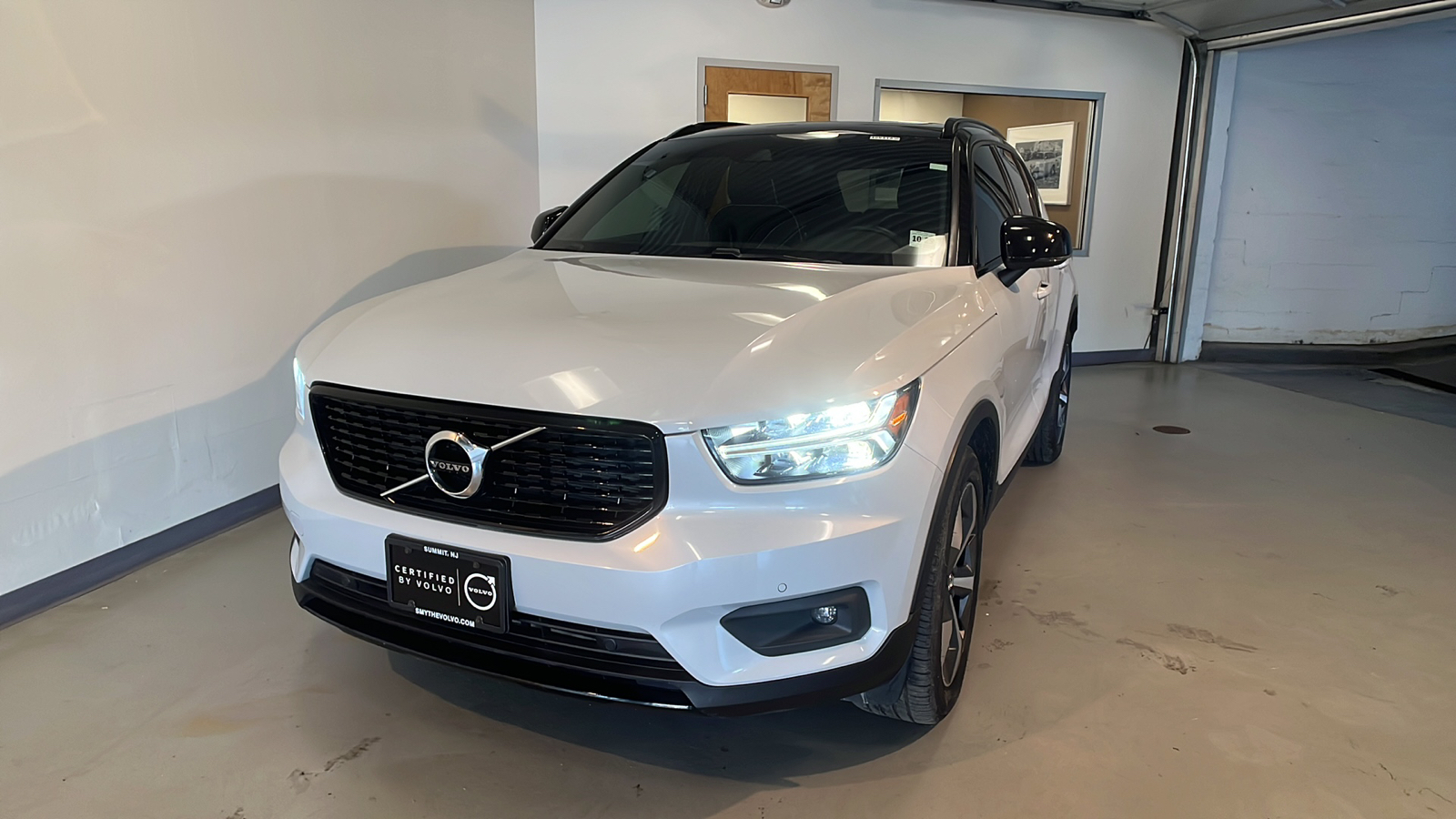 2021 Volvo XC40 R-Design 1