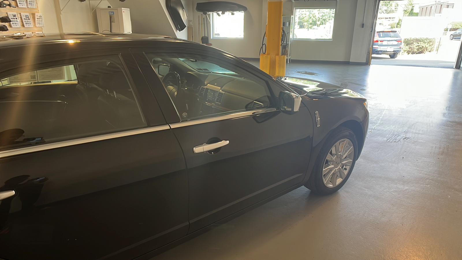 2010 Lincoln MKZ Base 15