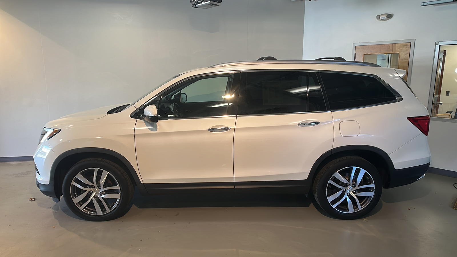 2017 Honda Pilot Elite 2