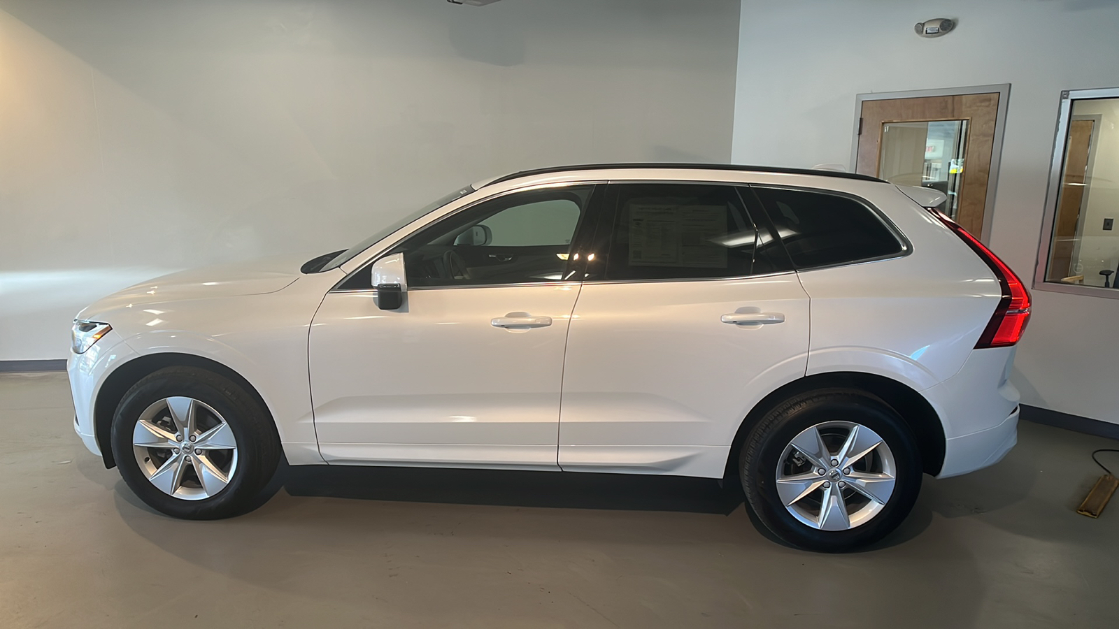 2022 Volvo XC60 B5 Momentum 2