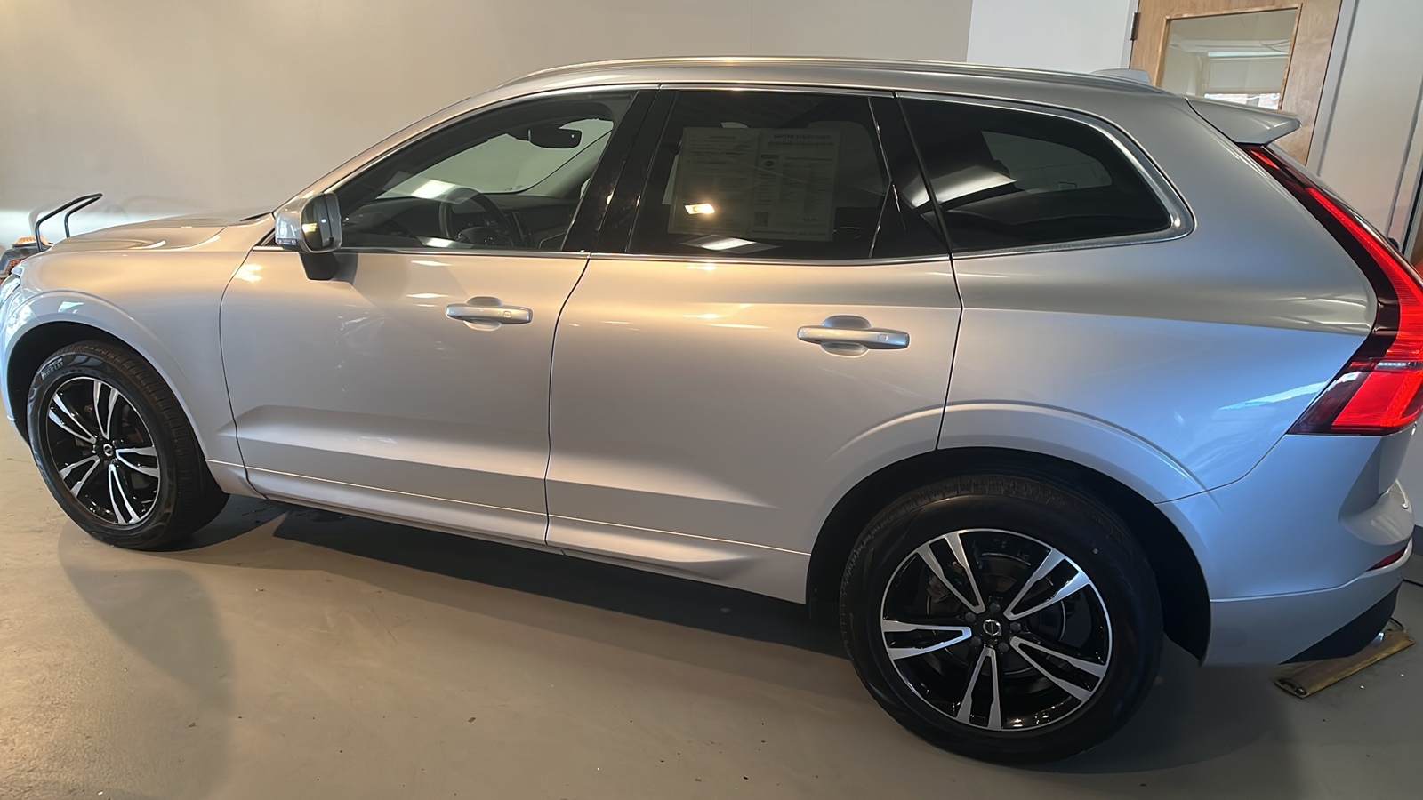 2021 Volvo XC60 T5 Momentum 2