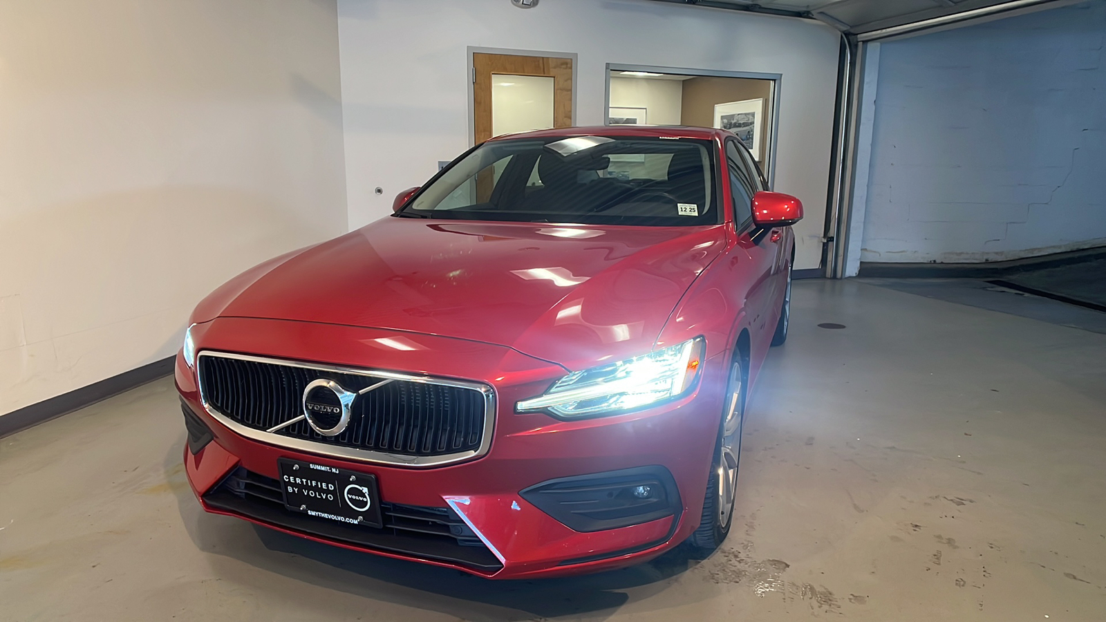 2021 Volvo S60 T6 Momentum 1