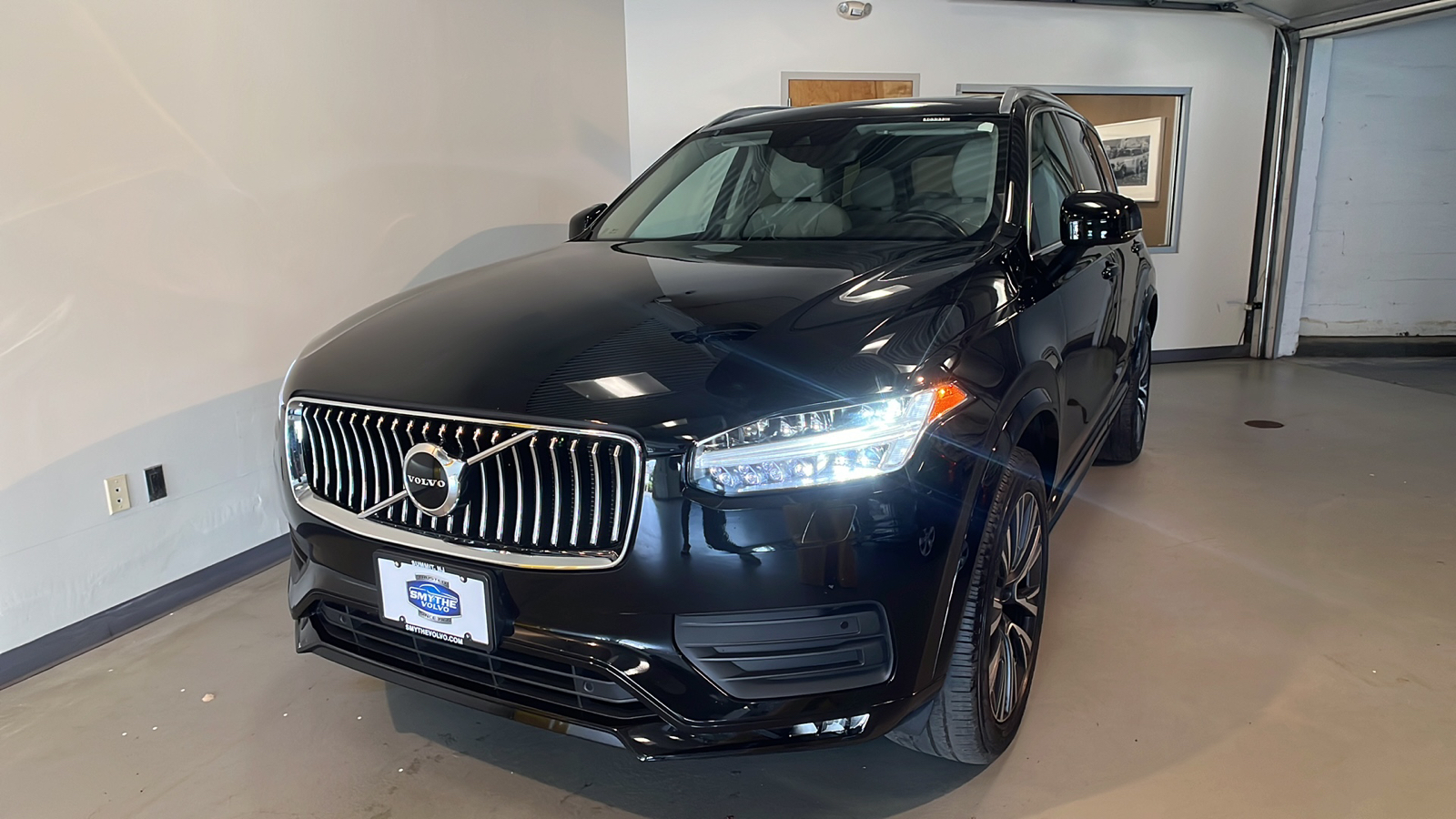 2022 Volvo XC90 T6 Momentum 1