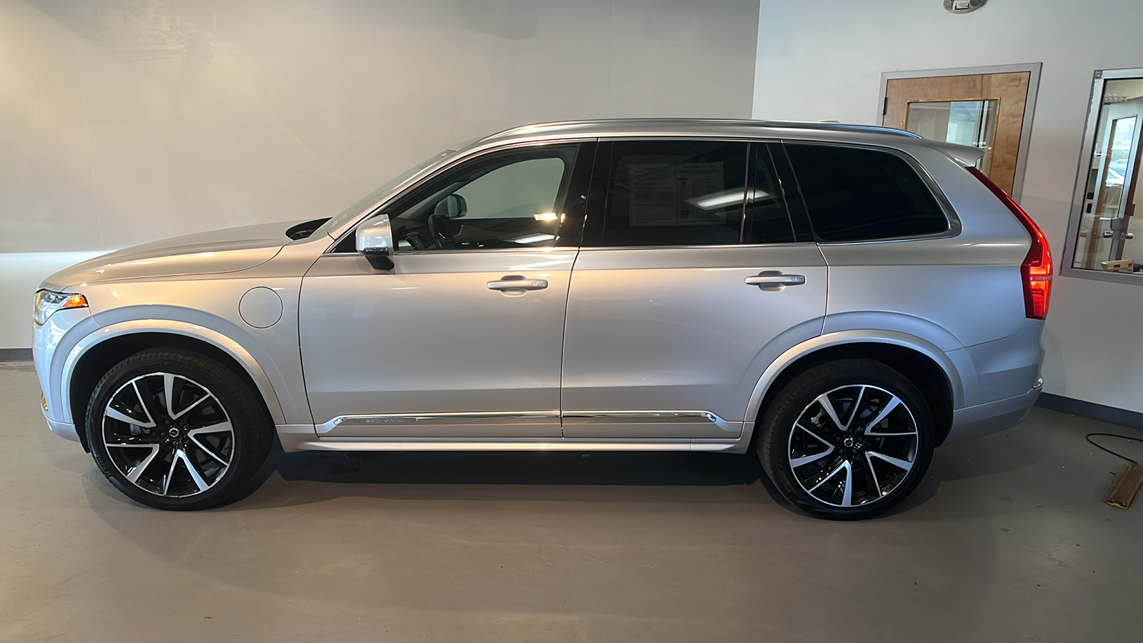 2022 Volvo XC90 Recharge Plug-In Hybrid T8 Inscription Expression 7 Passenger 2