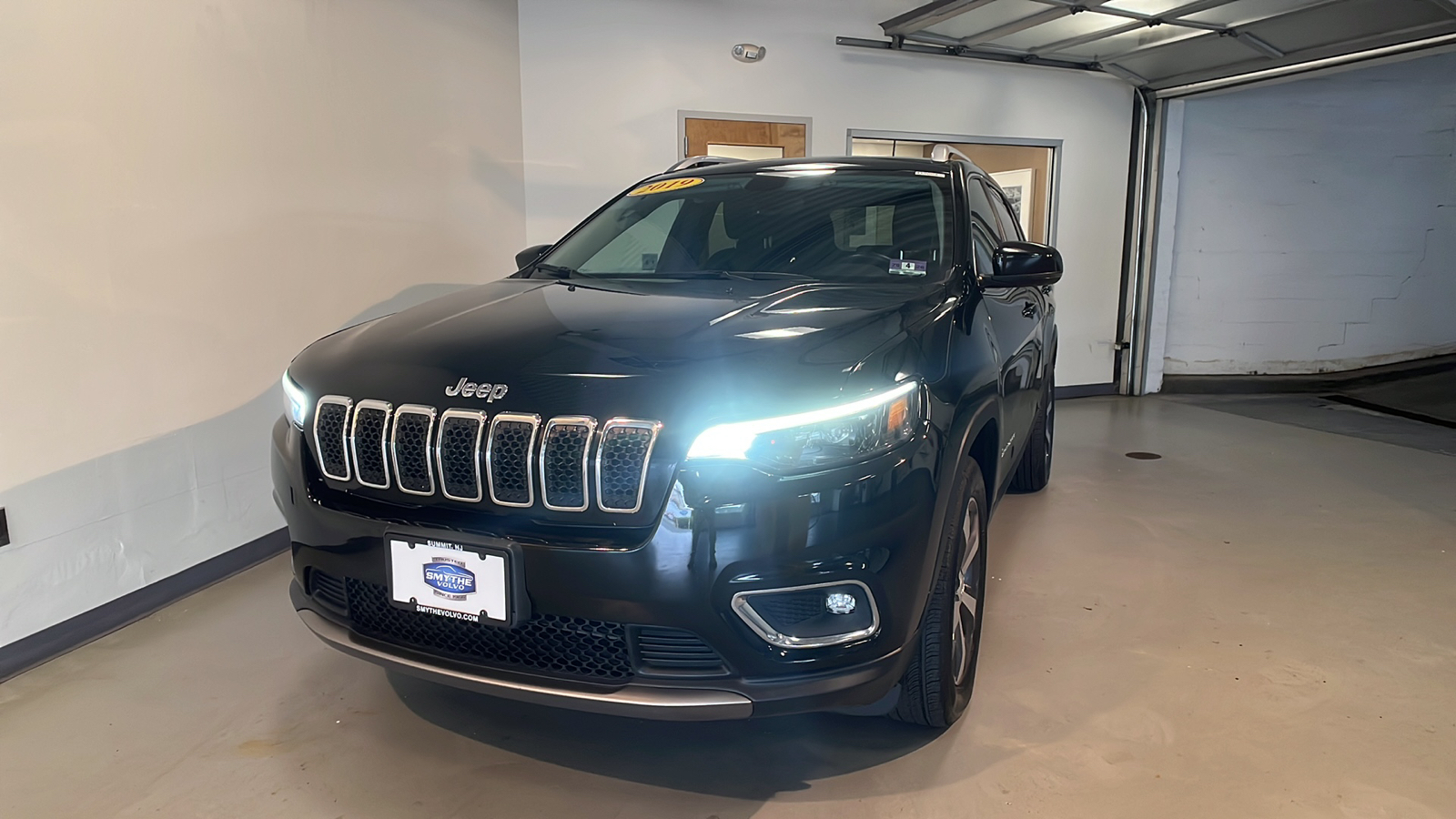 2019 Jeep Cherokee  1