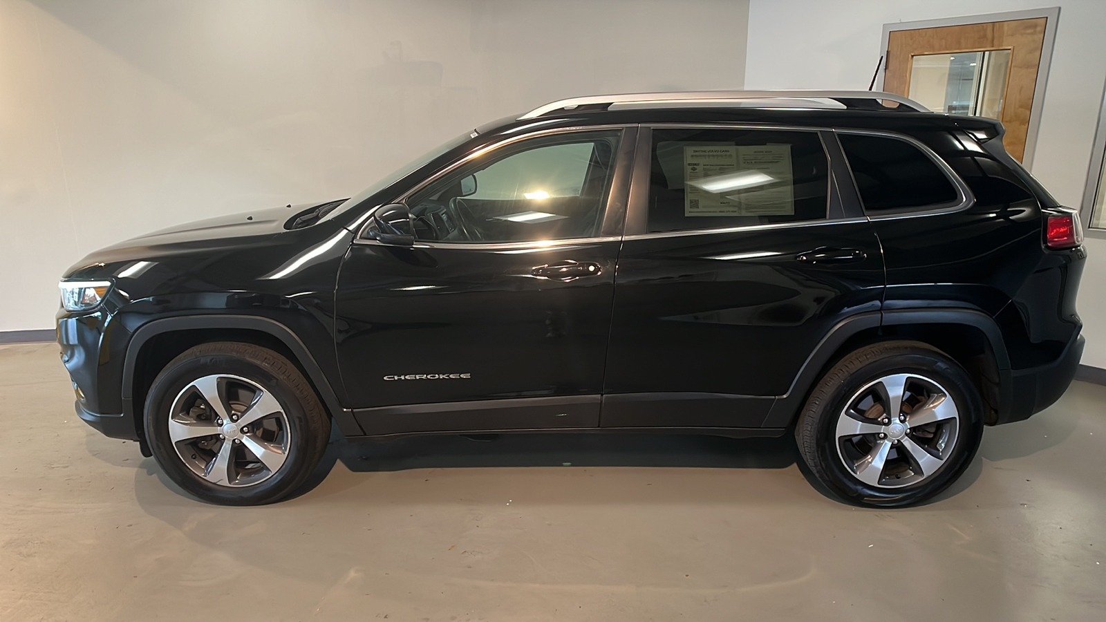 2019 Jeep Cherokee  2