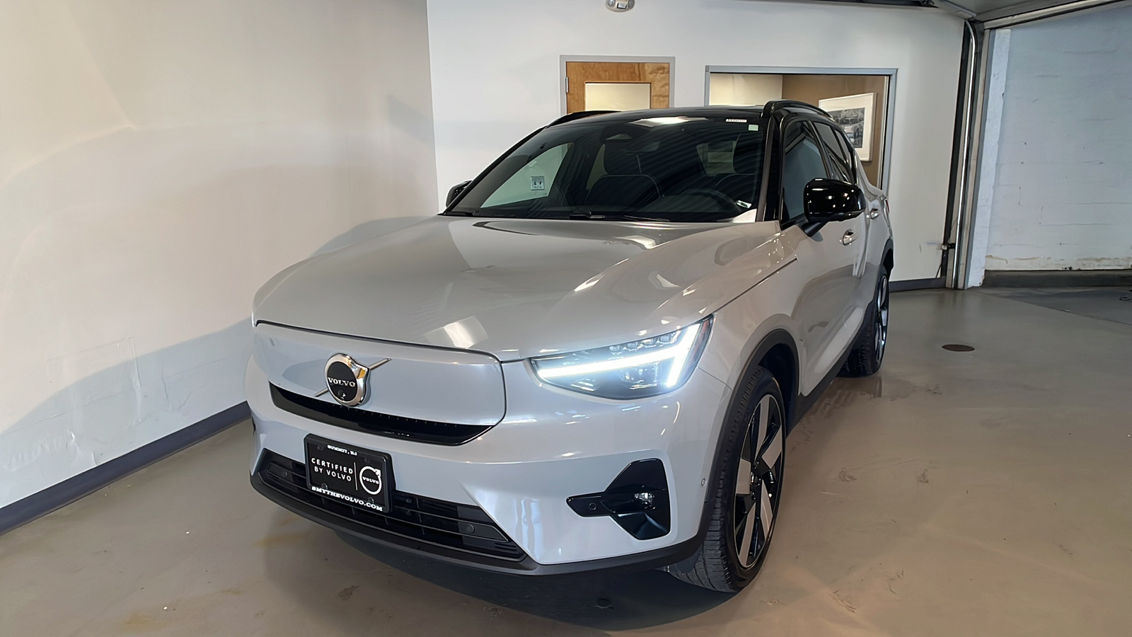 2024 Volvo XC40 Recharge Pure Electric Plus 1