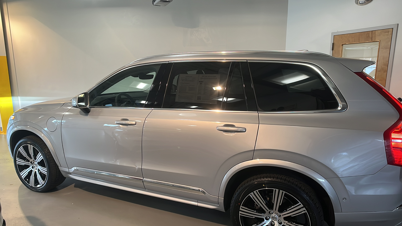 2023 Volvo XC90 Recharge Plug-In Hybrid T8 Plus 6 Passenger 2