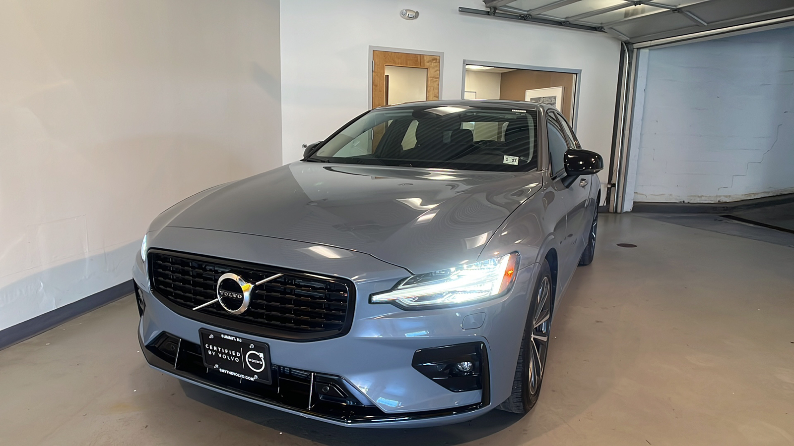 2022 Volvo S60 B5 Momentum 1