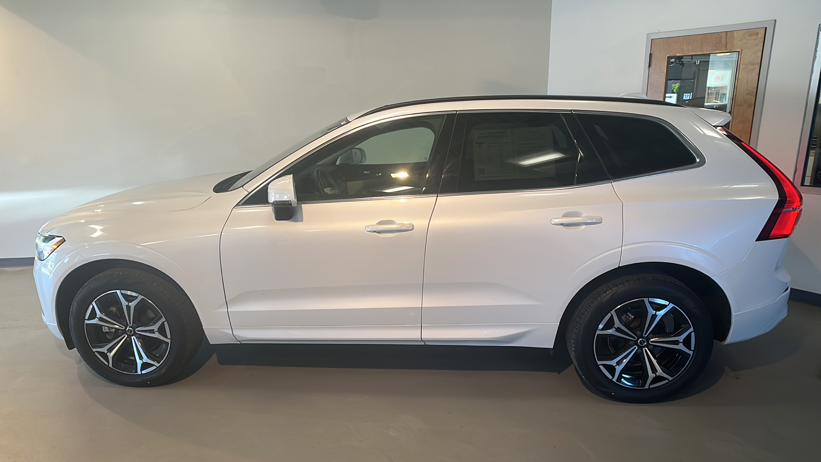 2022 Volvo XC60 B5 Momentum 2