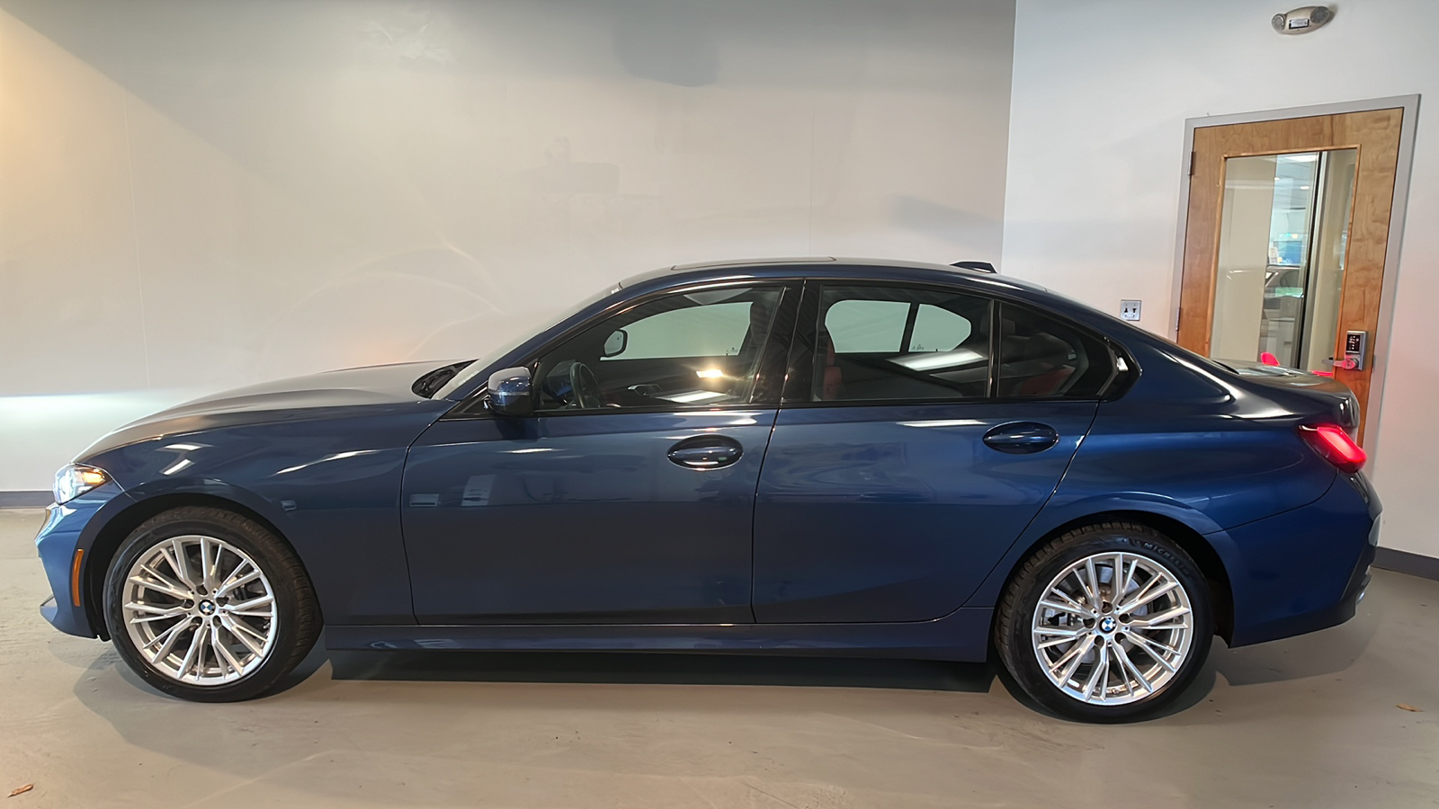 2023 BMW 3 Series 330i xDrive 2