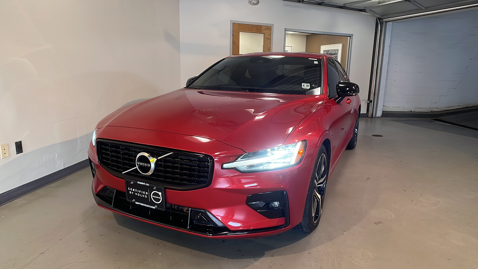 2022 Volvo S60 B5 R-Design 1