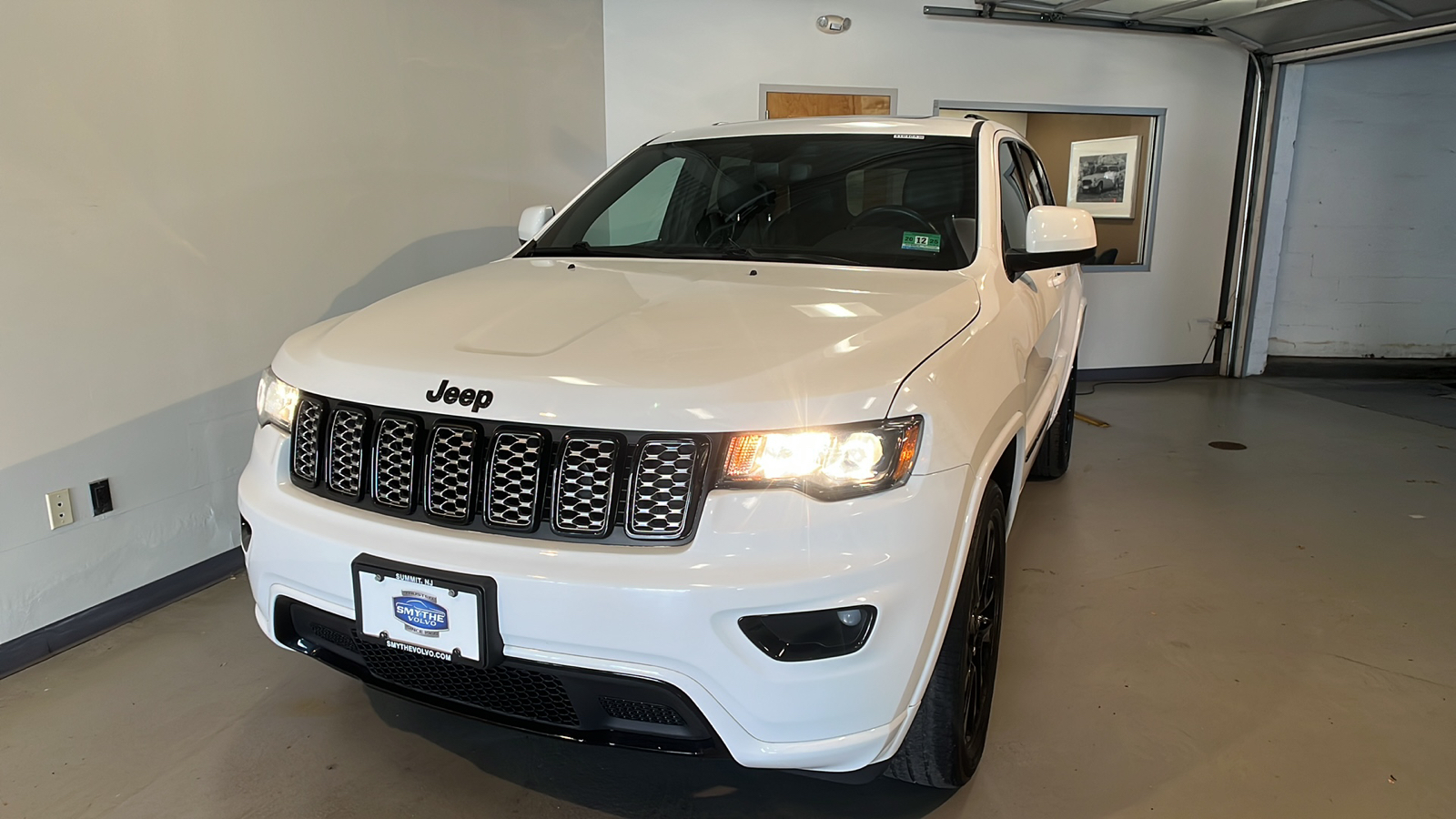 2019 Jeep Grand Cherokee Altitude 1